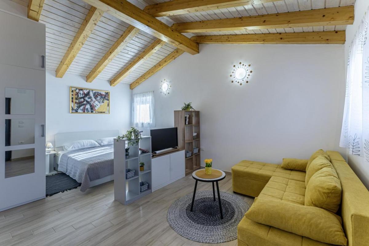 Modean In Pula - Haus Fuer 2-3 Personen Villa Exterior photo