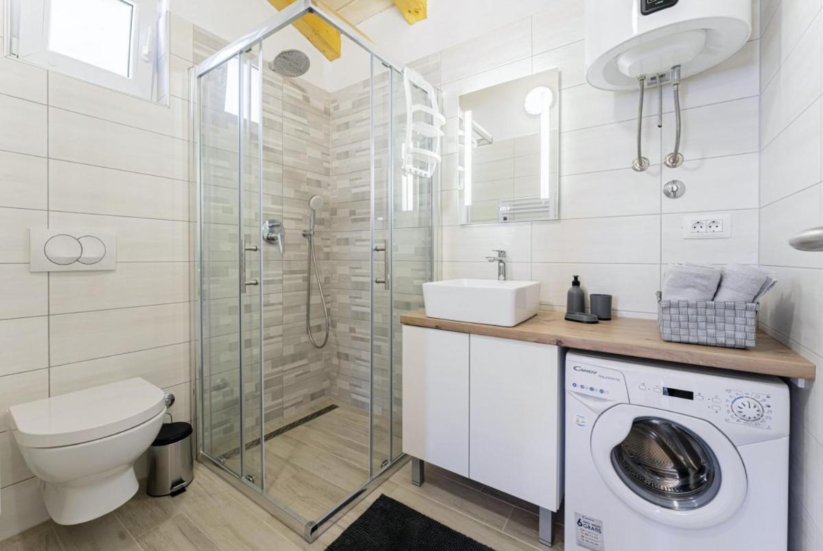 Modean In Pula - Haus Fuer 2-3 Personen Villa Exterior photo